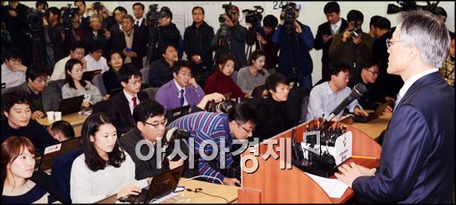 文, '박근혜 5대 거짓말' 공격 포인트로 메시지 전쟁 돌입