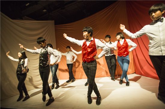 태광그룹은 보육시설에 거주하는 중학생들의 연극 공연을 우리나라 최초의 민간설립 극장인 삼일로창고극장 무대에서 선보였다. 