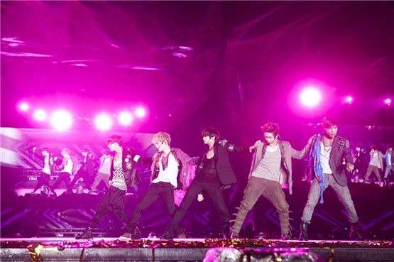 [PHOTO] Super Junior, SHINee, EXO, BoA Mesmerize Bangkok in Thailand