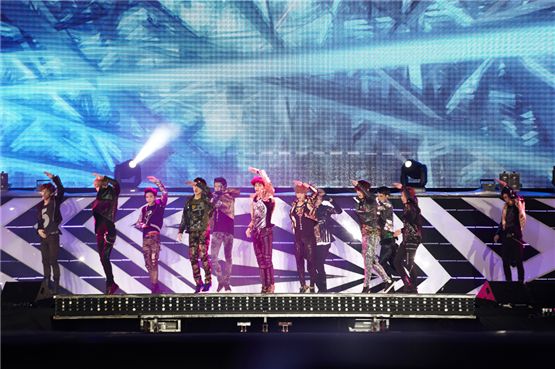 Rookie idol group EXO performs during "SM TOWN LIVE WORLD TOUR III in BANGKOK" held in Bangkok, Thailand on November 25, 2012 in local time. [SM Entertainment]
