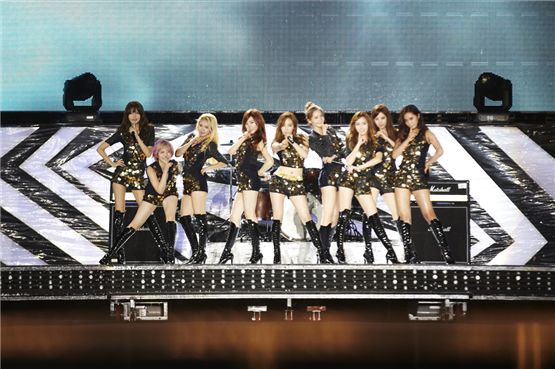 [PHOTO] TVXQ!, Girls' Generation, f(x), Kangta Bring out Higher Level of Performances to Bangkok