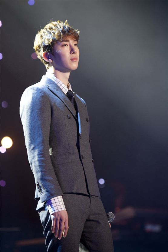 2AM member Jo Kwon stands in a gray suit during their Seoul concert of the first Asian tour "The Way of Love," held at the Olympic Hall in Seoul, Korea on November 24 and 25, 2012. [CJ E&M]

