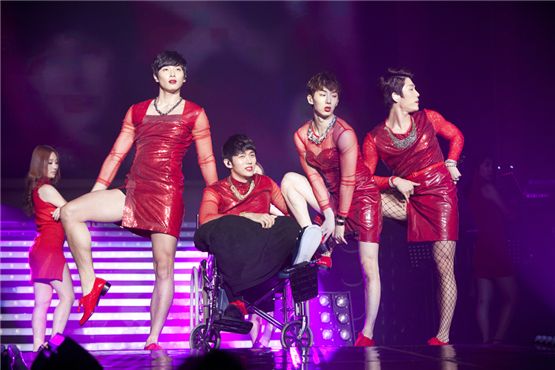 2AM members Jinwoon (second to left), Seulong (center), Jo Kwon (second to right) and Changmin  (right) pose together in red-hot costumes during their Seoul concert of the first Asian tour "The Way of Love," held at the Olympic Hall in Seoul, Korea on November 24 and 25, 2012. [CJ E&M]