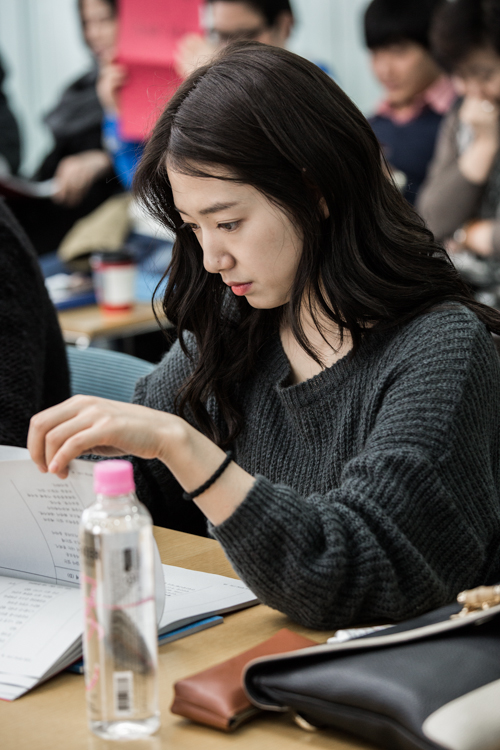 Actress Park Shin-hye focuses on her script during the first script reading of the upcoming tvN series “Flower Boys Next Door” [tentative title] held at the CJ E&M building located in Seoul, Korea on November 21, 2012. [tvN]