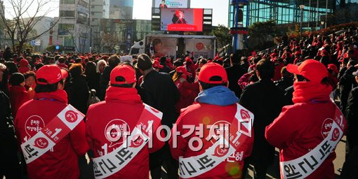 [포토]서울역 광장을 가득 메운 박근혜 후보 지지자들 