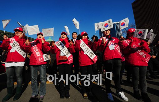 [포토]박근혜를 외치는 유세지원단원들