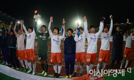 [포토] 강원FC '우리 살았어요!'