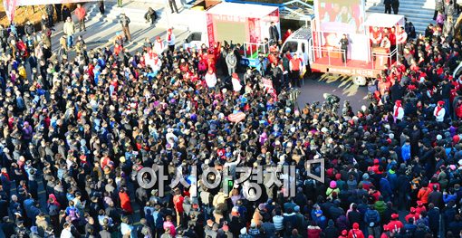 [포토]몰린 시민들, 박근혜 후보 보러~