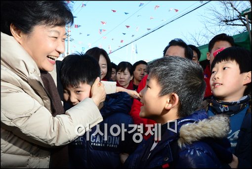 [포토]아이와 함께하는 박근혜 후보