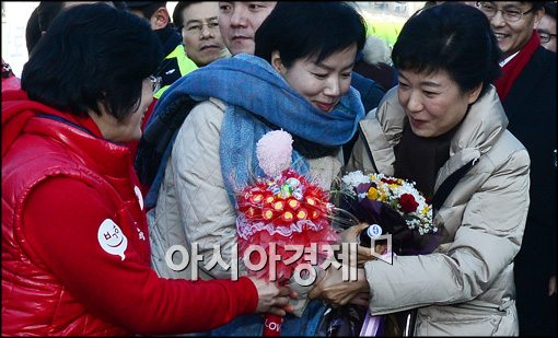 朴, '지역 맞춤형 공약'으로 수도권 민심 공략