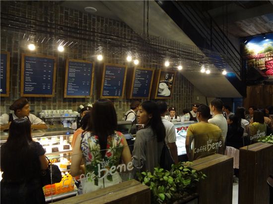 카페베네, 필리핀 마닐라에 카페베네 1호점 오픈