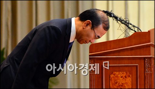 [포토]고개숙인 한상대 검찰총장, 사죄가 사퇴(?)