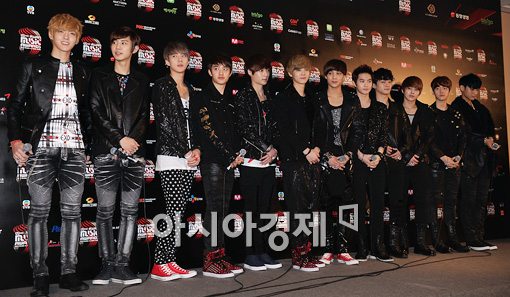 [포토]'인기폭발' EXO, MAMA 기자회견 다시 등장!