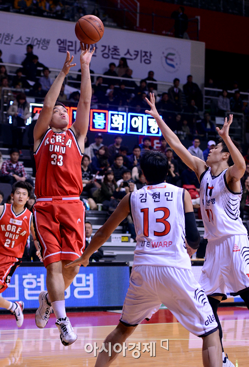 [포토] 고려대 이승현 '쏜다!'