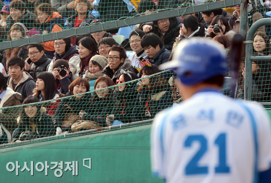 [포토] '저 윤석민이 타석에 들어섰네?'