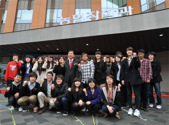 '촌놈'이라 무시마라, 내 뒤에 농협이 있다