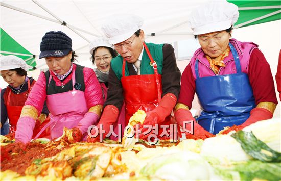 장흥군 새마을회등 4개 단체  김장 담그기  이웃 사랑 실천 