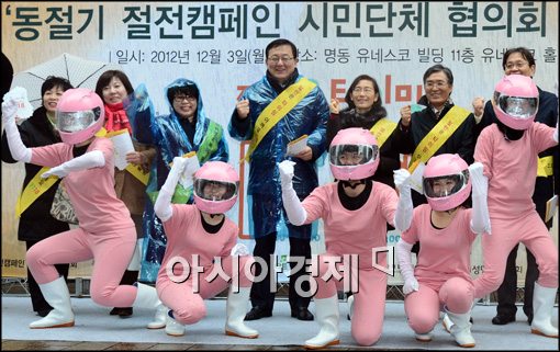 [포토]홍석우 지경부 장관과 핑크레이디