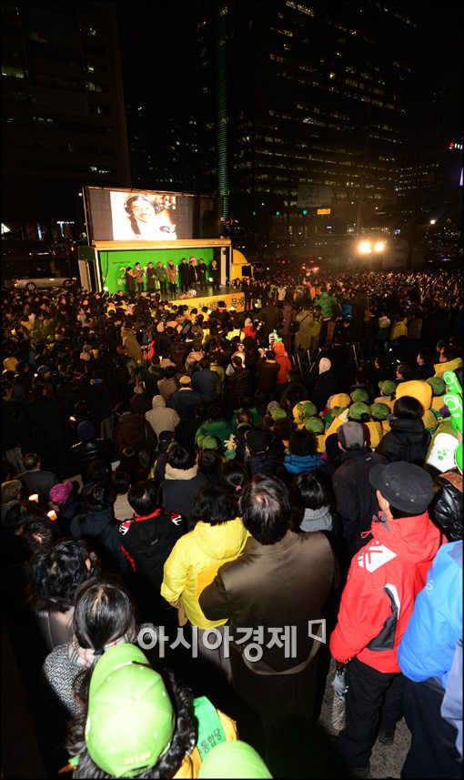 [포토]문재인 후보 응원하는 지지자들