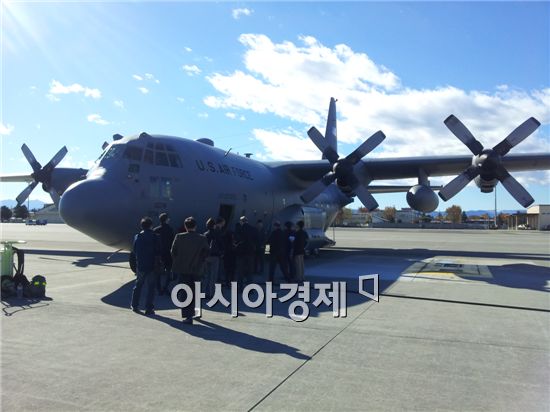 일본 요코다 공군기지에 배치된 대형 수송기 C-130. 이 수송기는 한반도 유사시 병력과 물자를 수송하는 임무를 수행한다.(사진=국방부 공동취재단)