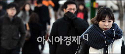 [포토]추위속에 출근하는 시민들
