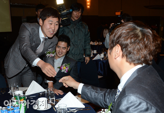 [포토] 윤석민 '(이)대호형, 오랜만이에요