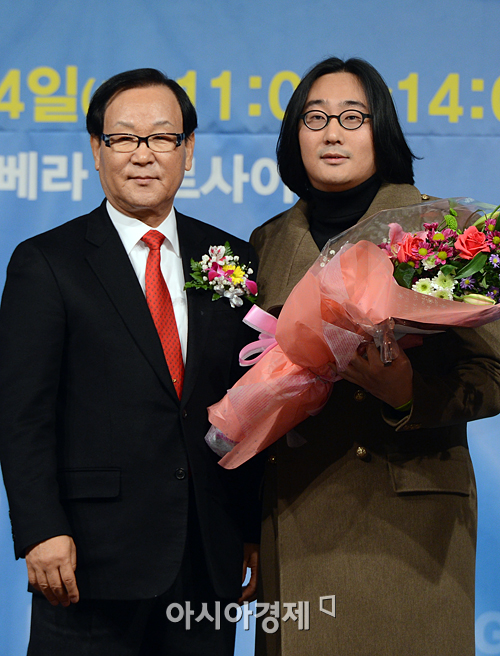 [포토] 허민 고양 원더스 구단주, 일구대상 수상