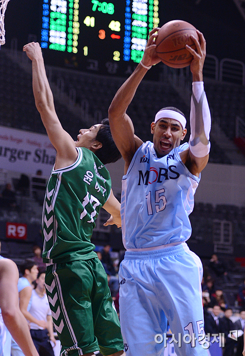 [포토] 문태영 '잡았다 리바운드'