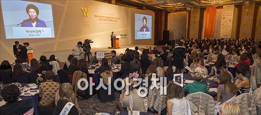 [포토]김금래 장관, “여성리더스포럼 개막을 축하합니다”