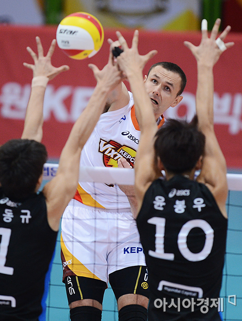 [포토] 안젤코 '뚫는다!'