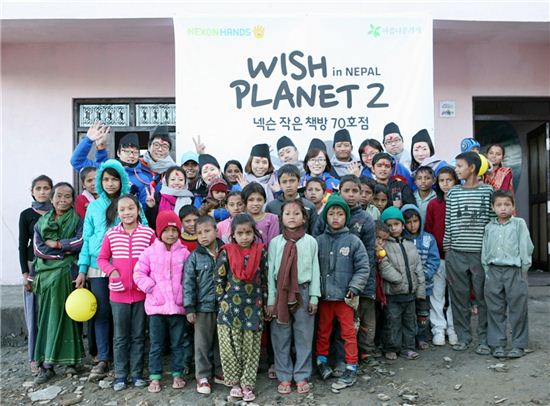 네팔 ‘작은 책방’ 해외 2호점 오픈 기념 단체 사진