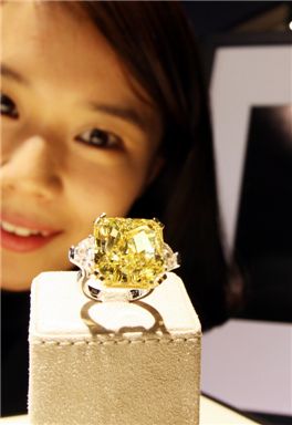 [포토]세계 단 한 점 110억 옐로우 다이아몬드 반지