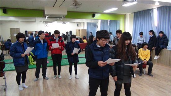 구로중학교 3학년 학생들이 7일 치러지는 반별 예선을 앞두고 뮤지컬 연습에 한창이다. 