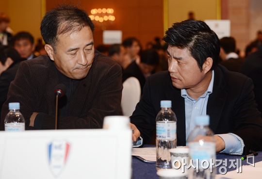 [포토] 윤성효 감독 '이 친구 어떨까'