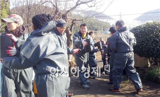 여수산단로타리클럽, 연탄 배달 봉사활동 펼쳐