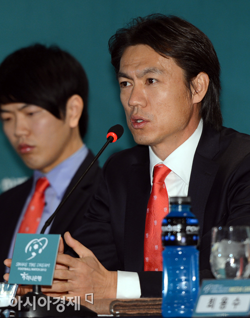 홍명보호, 한국OB축구회에 성금기탁