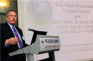11일 오전 10시30분 서울 반포동 JW 메리어트호텔에서 열린 미국육류수출협회 기자간담회에서 빌 노디(Bill Northey) 아이오와 주 농무장관이 미국산 육류의 경쟁력에 대해 설명하고 있다.