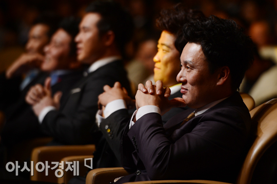 [포토] 이승엽 '오랜만의 골든글러브, 재밌는걸'