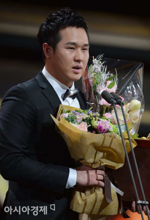 [포토] 골든글러브 최정 '내년에도 이 자리에 설 수 있도록!'