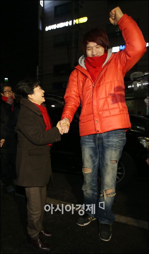 [포토]환호하는 최홍만