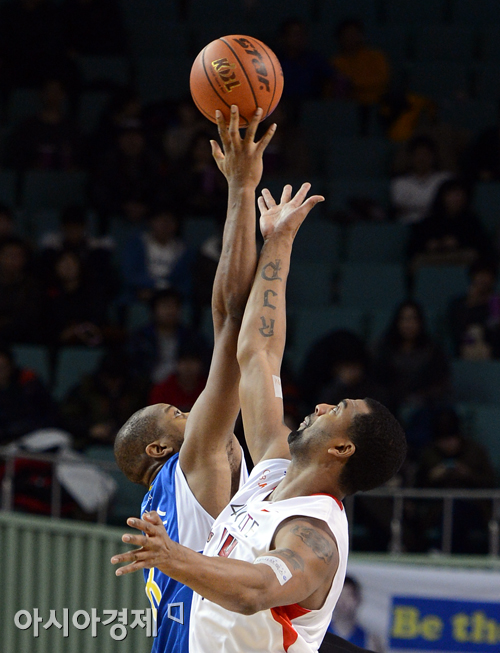 [포토] 타운스 '내가 더 높아!'