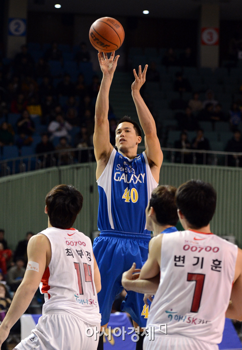 [포토] 슛 쏘는 이동준