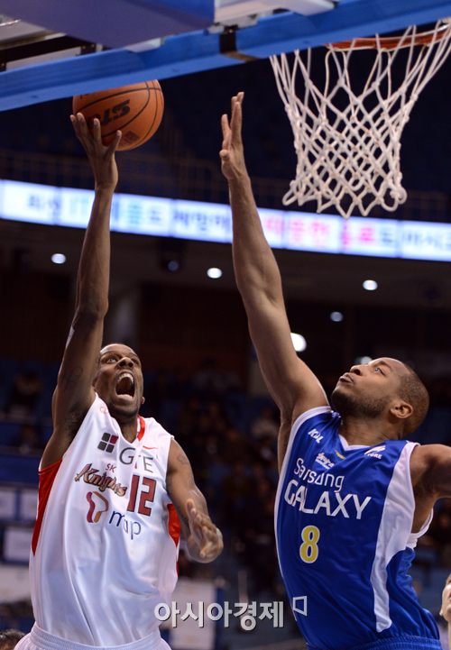 [포토] 헤인즈 '입 크게 벌리고 슛!'