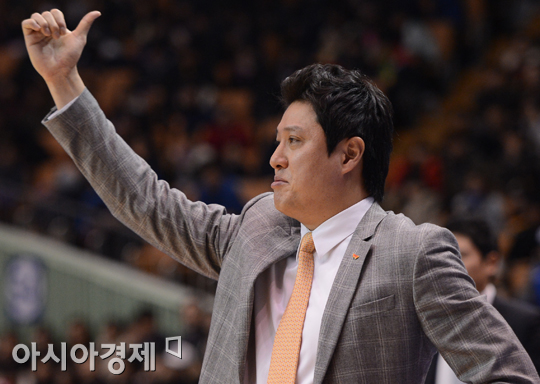 [포토] 지시 내리는 문경은 감독