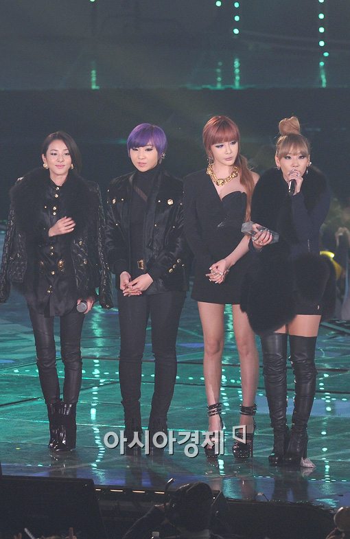 [멜론뮤직어워드] 2NE1, '2012년을 빛낸 10대 스타' 영예