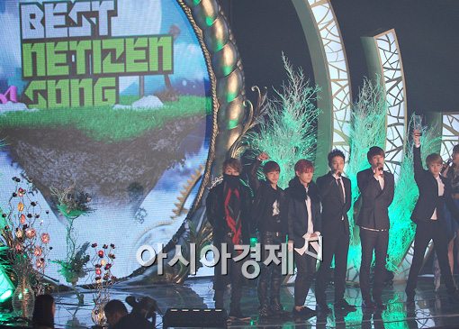 [포토]비스트, '멜론뮤직어워드' 네티즌 인기상 수상!