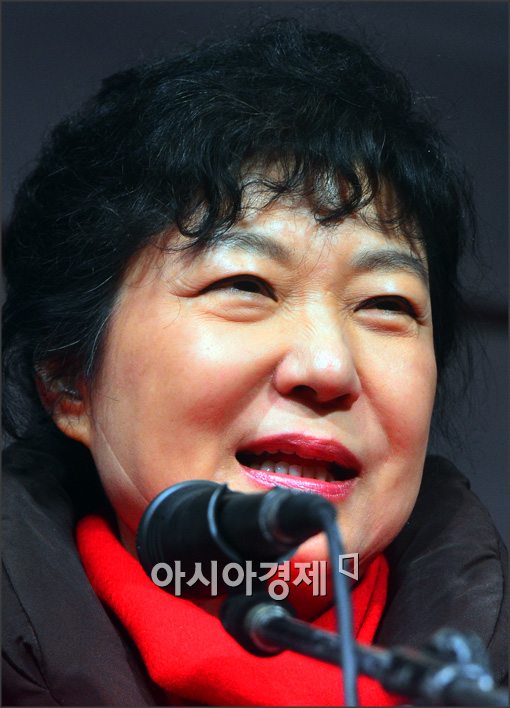 [포토]미소지으며 유세하는 박근혜 후보