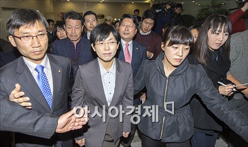 [포토]이정희 후보 사퇴, 마지막 TV토론 불참
