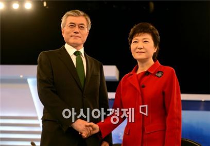 [TV토론]朴 "중산층 복원" vs 文 "새정치·민생 살리기"