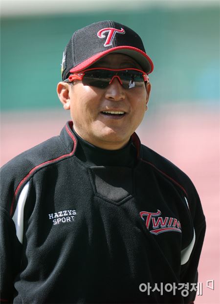 [나석윤의 라커룸]프로 감독의 아마추어식 사퇴